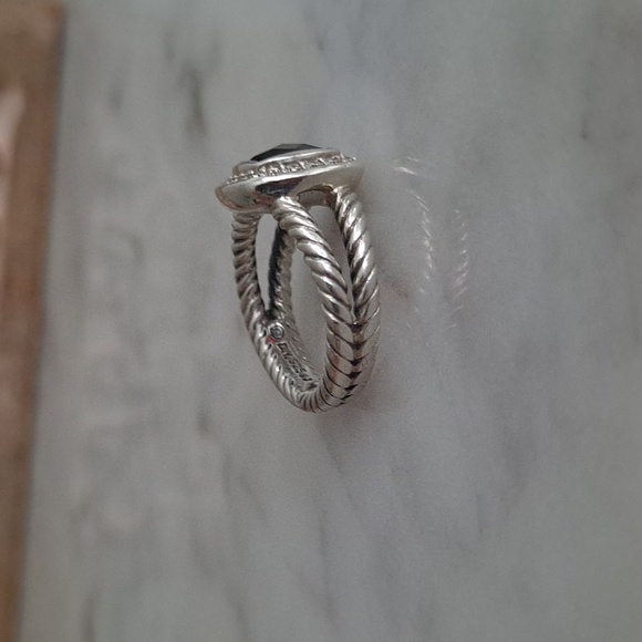 Authentic David Yurman Petite Albion Garnet ring - Picture 3 of 16